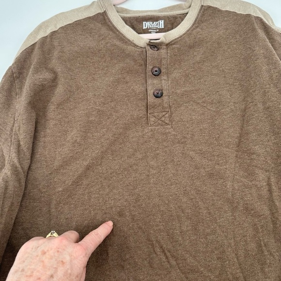 𝅺DULUTH Trading Co. Men’s Longtail Brown/Beige Cotton Button Crewneck Size 2XL - Picture 6 of 6